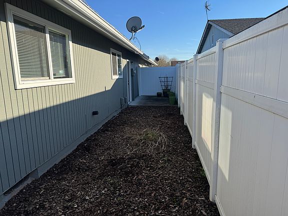 4th image of 3813 Cottonwood St
