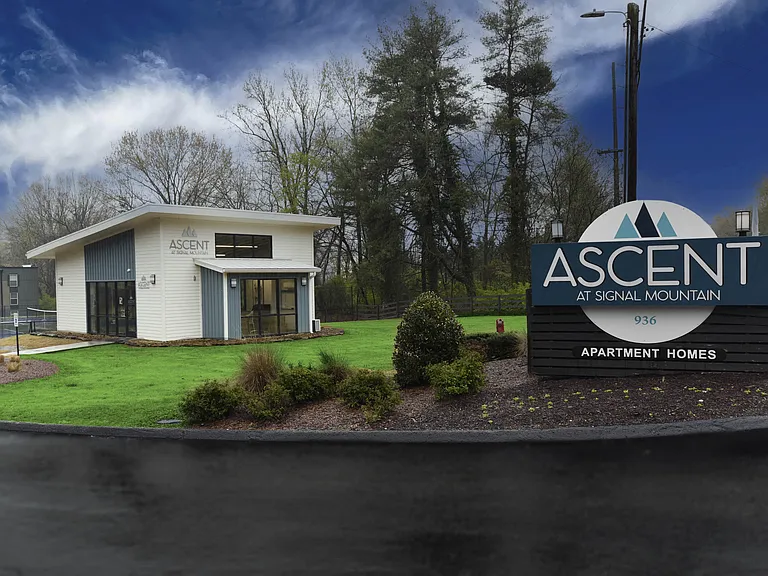 Ascent at Signal Mountain — Photo 15