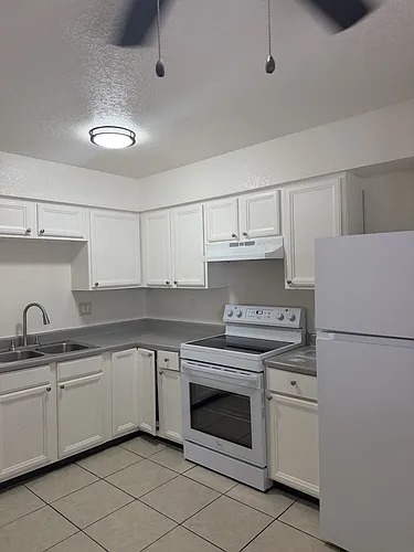 1223 E Jarvis Ave #1 Photo 1