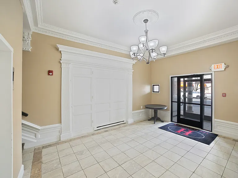 Huntington Apartments — Photo 44