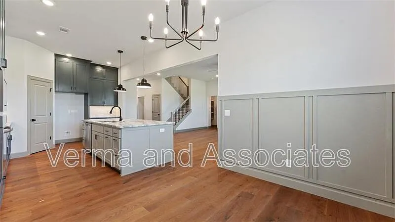 4 bed, 3.0 bath, 2254 sqft, $2,600 — Photo 4