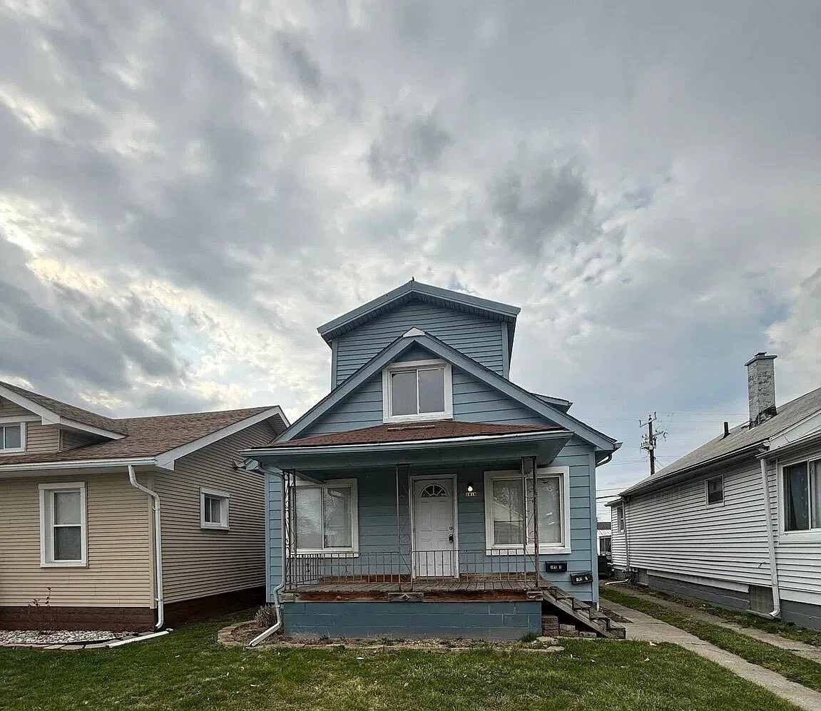 1616 Chandler Ave — Photo 1