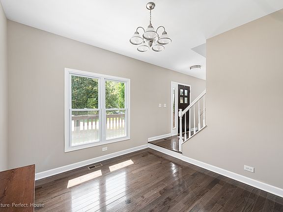 5th image of 394 Twin Creeks Dr