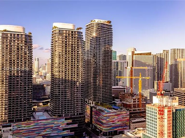 1111 SW 1st Ave #Penthouse 3822 — Photo 2