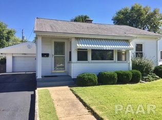 1012 S 12th St, Pekin, IL 61554