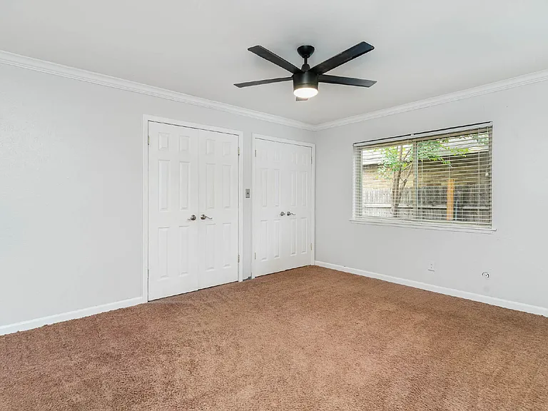 414 E Grenoble Dr — Photo 13