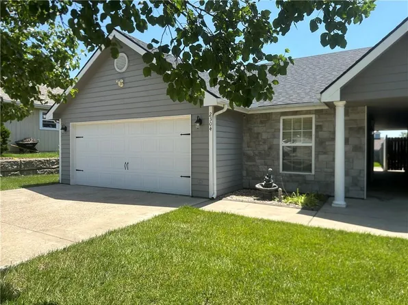 2304 E Willow Pointe Cir, Tonganoxie, KS 66086