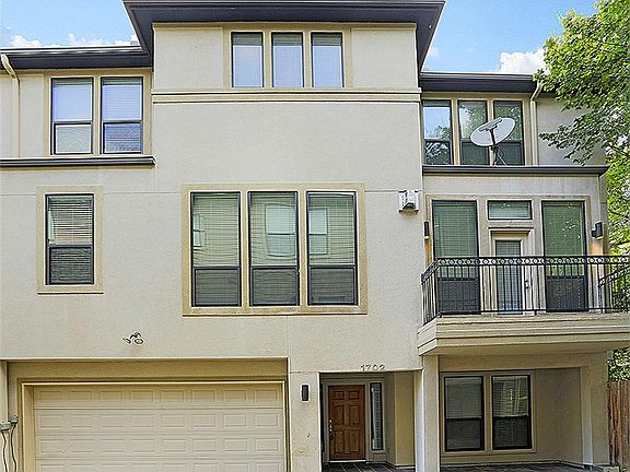 Welcome Home! Fabulous 3 story Town Home in Rice Military.