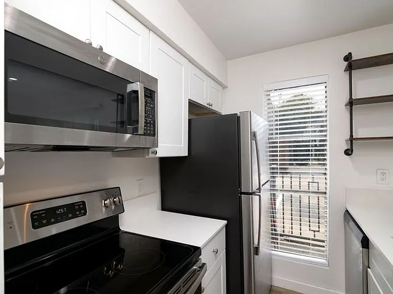 2722 Throckmorton St — Photo 23
