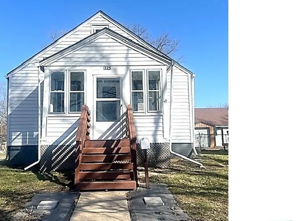 225 Prospect St, Vermillion, SD 57069