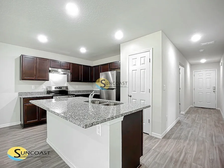 Modern 2BR/2BA Duplex ! — Photo 3