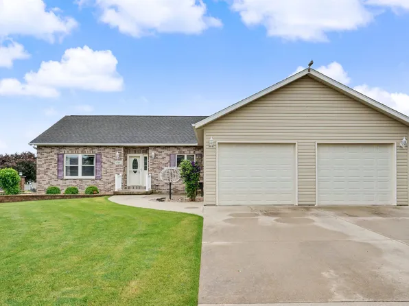 441 8th Ave NW, Dyersville, IA 52040