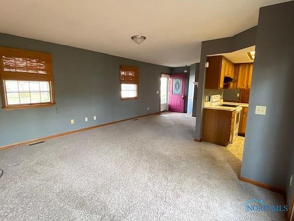 5th image of 124 Elm Dr