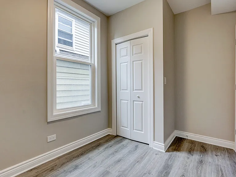 2815 N Hamlin Ave #2F — Photo 10