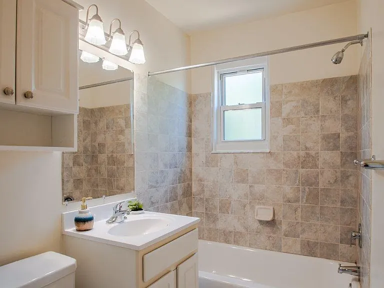 Hill Brook Place Apartment Homes — Photo 10