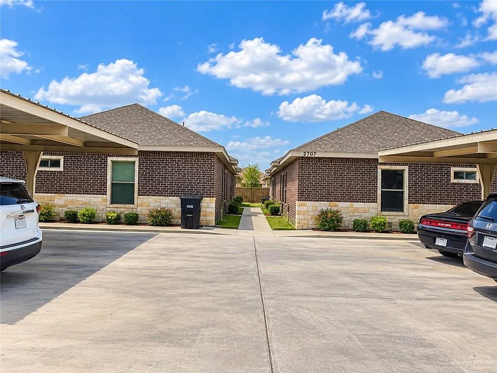 3 bed, 2.0 bath, 1022 sqft, $1,100 — Photo 1