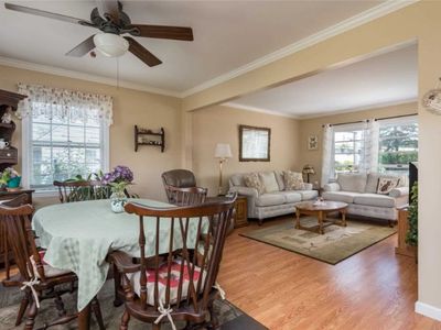 19 Halter Ln, Levittown, NY, 11756