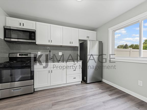3rd image of 32445 Muskegon Ct
