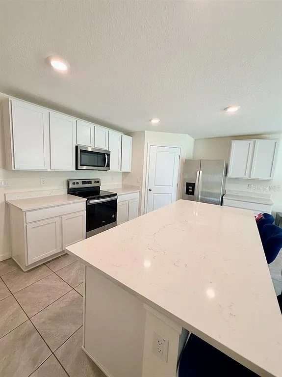 4 bed, 2.0 bath, 1827 sqft, $2,200 — Photo 4