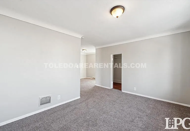 340 E Lake St — Photo 19