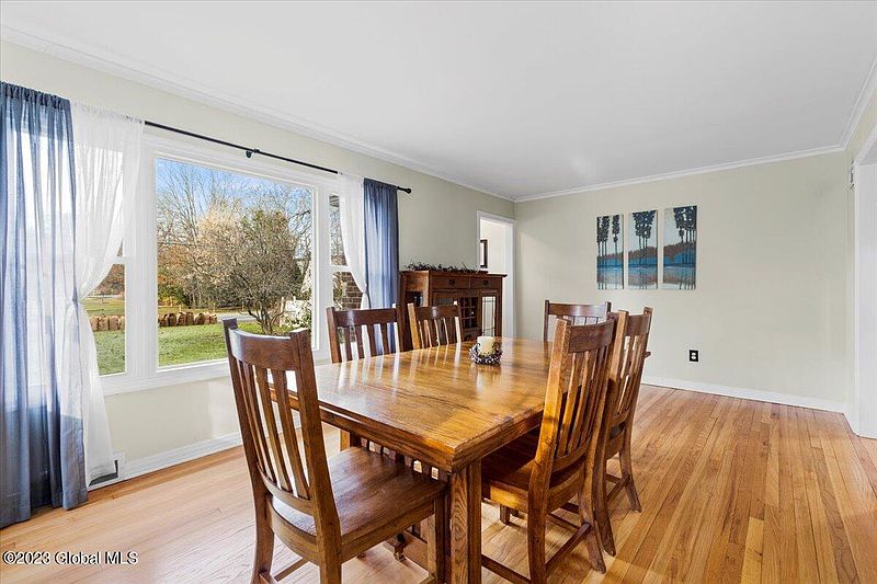 4th image of 328 Kingsley Road