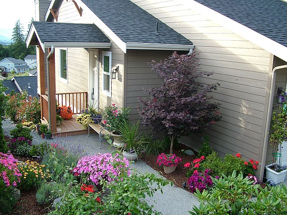 Flower-lined front entry
