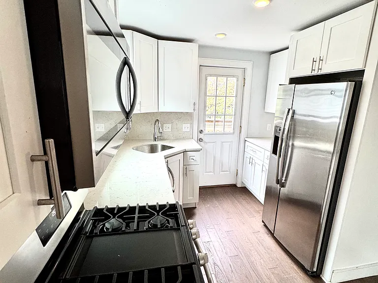 187 Webster Ave #2 — Photo 4