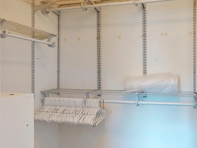 Huge Closet!!