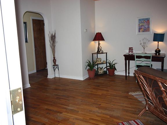 4th image of 132 Merwood Dr E