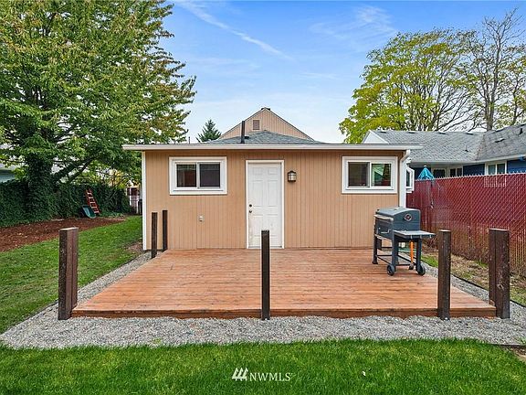 4th image of 6836 Yakima Ave