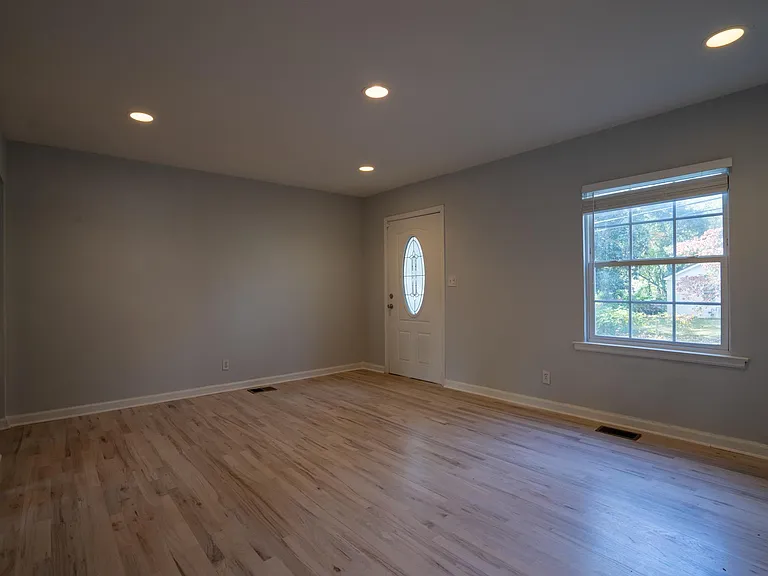 211 Sisson Ave NE — Photo 14