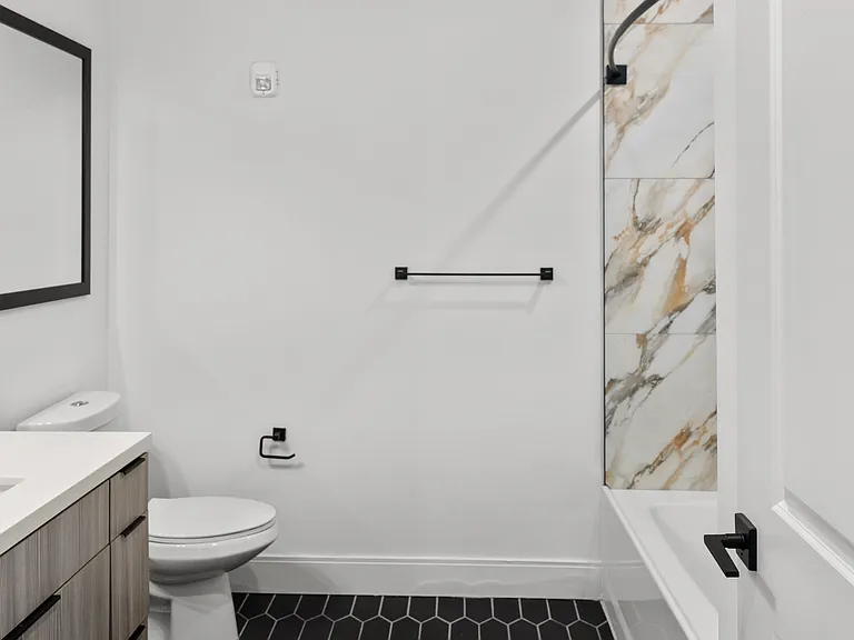 5656 Pershing Ave #332 — Photo 8