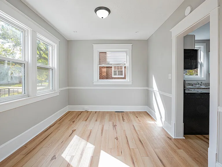 486 Sumatra Ave — Photo 10
