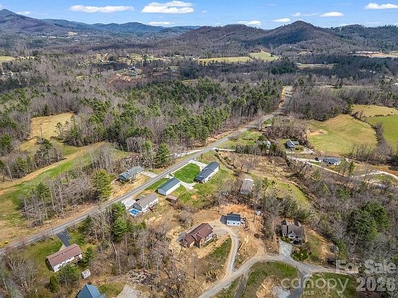 2nd image of 1086 Carters Ridge Rd