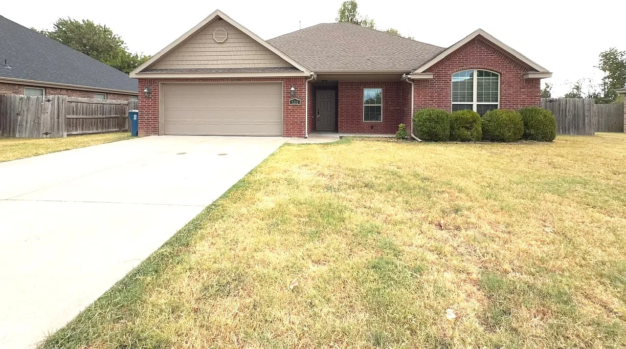 3 bed, 1489 sqft, $1,795 — Photo 1