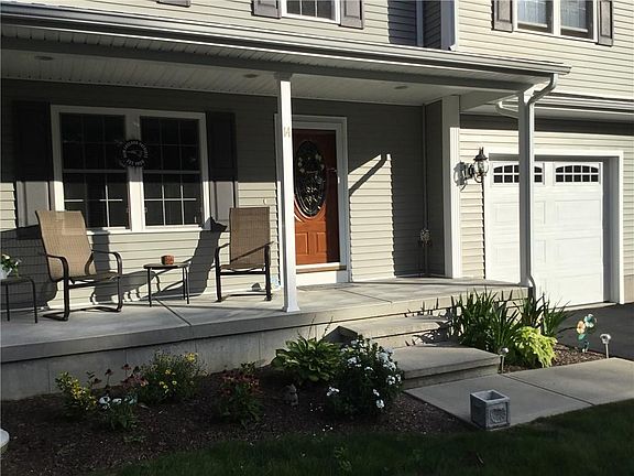 2nd image of 14 Country Hill Ln