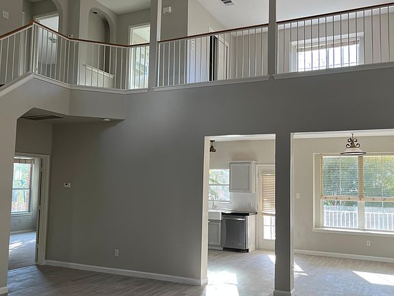 4th image of 17406 Orwell Ln