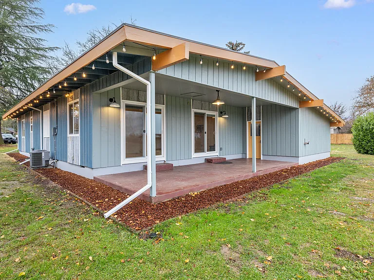 2554 W Stewart Ave — Photo 11