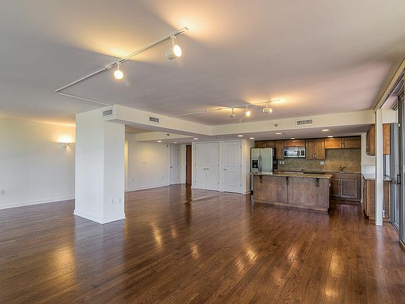 4th image of 600 Admiral Blvd