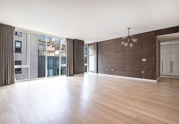 3rd image of 540 W 49th St Ph 6N