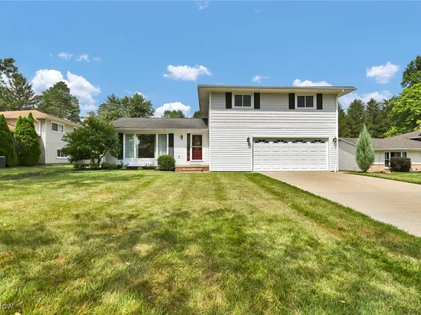 16182 Robindale Dr, Strongsville, OH 44136