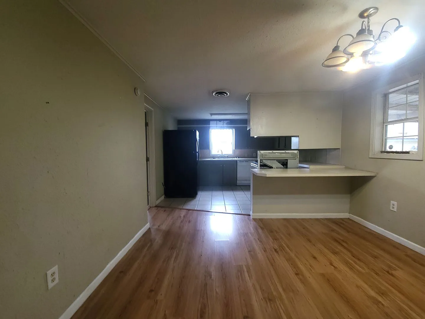 Spacious 2/2 available NOW — Photo 4