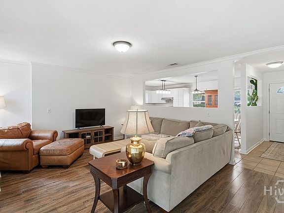 4th image of 824 Kelly Drive