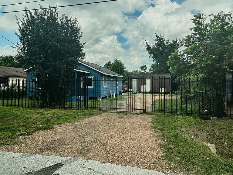 8116 Sandra St — Photo 3