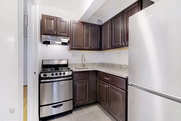 Rented by Hillel Realty Group | media 7