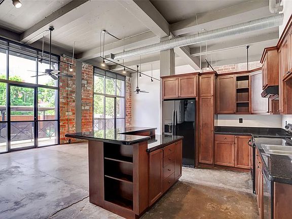 2nd image of 915 N San Jacinto St Unit 1C