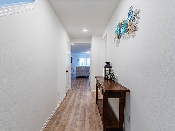 3rd image of 2063 Henrietta Dr