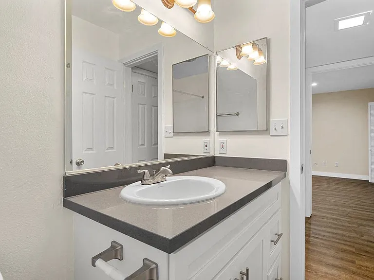 5633-45 N Topanga Canyon Blvd — Photo 29