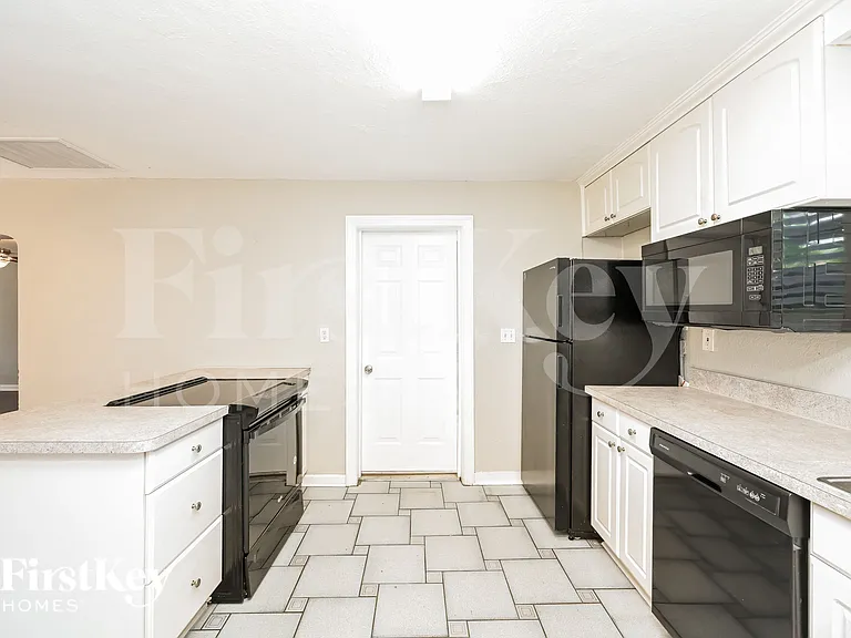 7309 N Dartmouth Ave — Photo 6