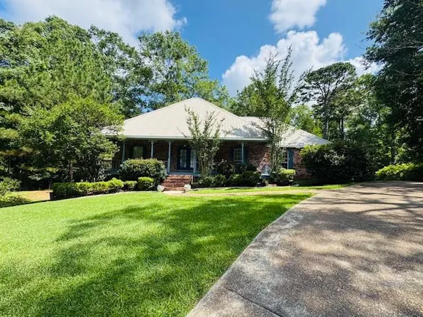 2112 Woodlands Dr, McComb, MS 39648